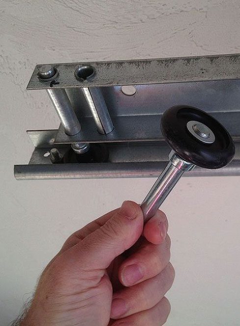 garage-door-roller-repair